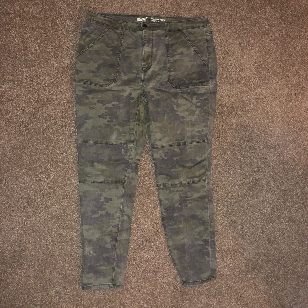 Camo high rise jeggings!